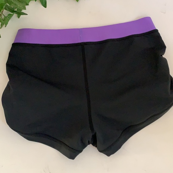 🍋 lululemon Hot Yoga Short - Picture 4 of 5